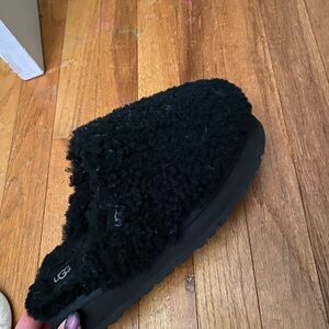 Black ugg slippers